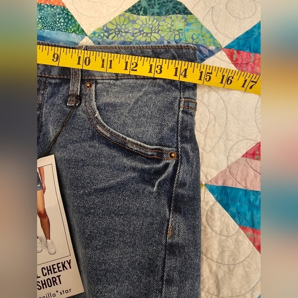 Vanilla Star Real Cheeky Short Women's Size 29 NWT - Picture 3 of 10